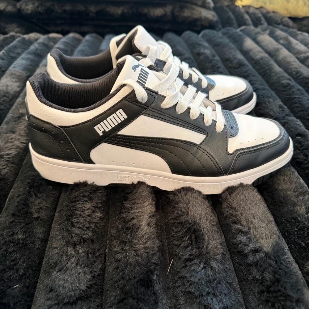 Puma Men's Classic Black and White Sneakers